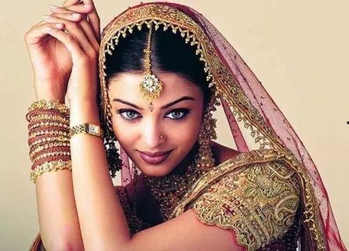 印度女人吃米瓜视频,传统美食的魅力瞬间