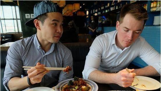 外国人吃瓜吃到饱视频大全,外国人挑战吃瓜大赛，瓜果盛宴大揭秘！