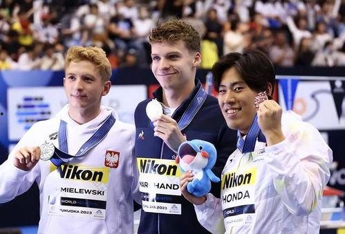 亚运会名人吃瓜视频播放,视频播放量爆表！