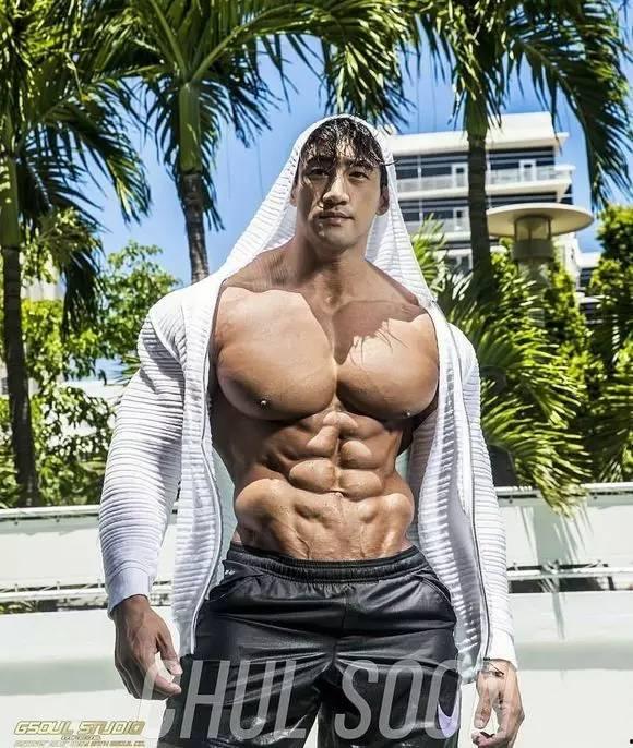 韩国猛男秀吃瓜视频,揭秘幕后吃瓜瞬间，明星幕后生活大揭秘