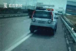 两名警察吃瓜比赛视频播放,趣味横生，警营生活新风尚