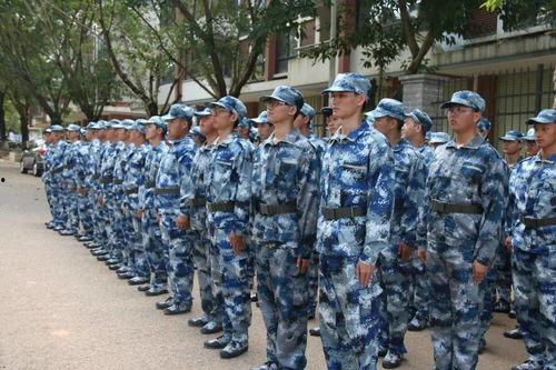 军训吃瓜视频哪里能看,揭秘军营生活趣味瞬间