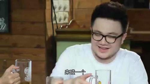 路人分析吃瓜视频,从路人视角看吃瓜视频背后的故事